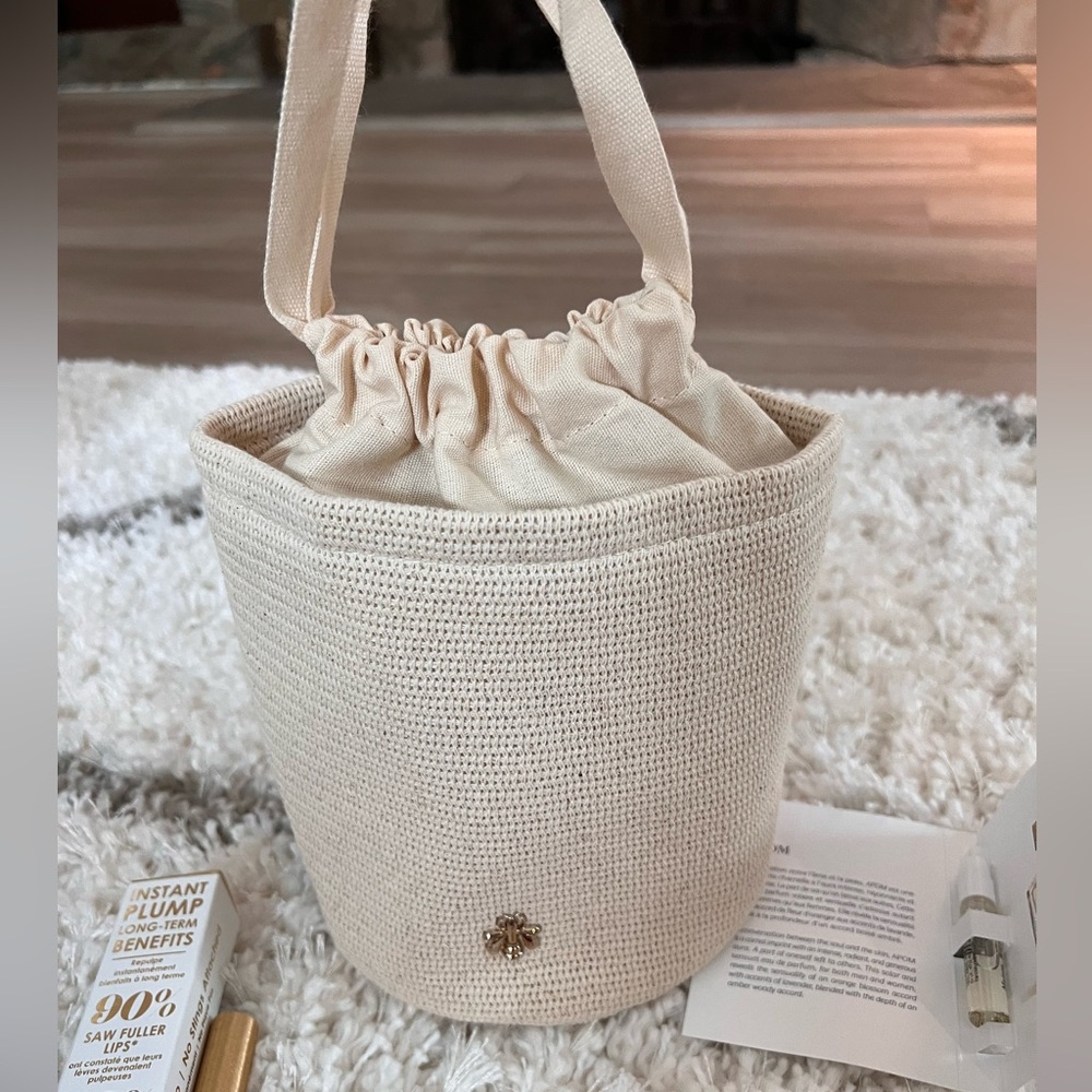Brand New Guerlain Paris Cosmetic Bag with freebies - Picture 11 of 15